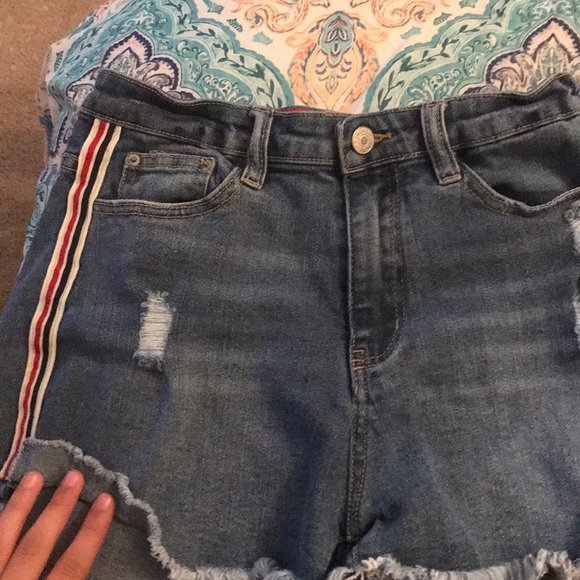 Shorts - Picture 1 of 4